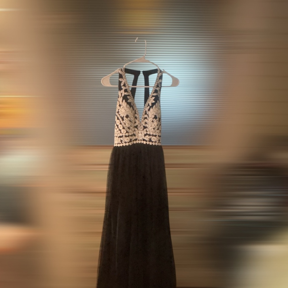 Blondie Nites Elegant Black and White Lace Evening/Prom Dress